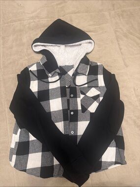 Plaid Sherpa-Lined Hooded Sweater - Black & White